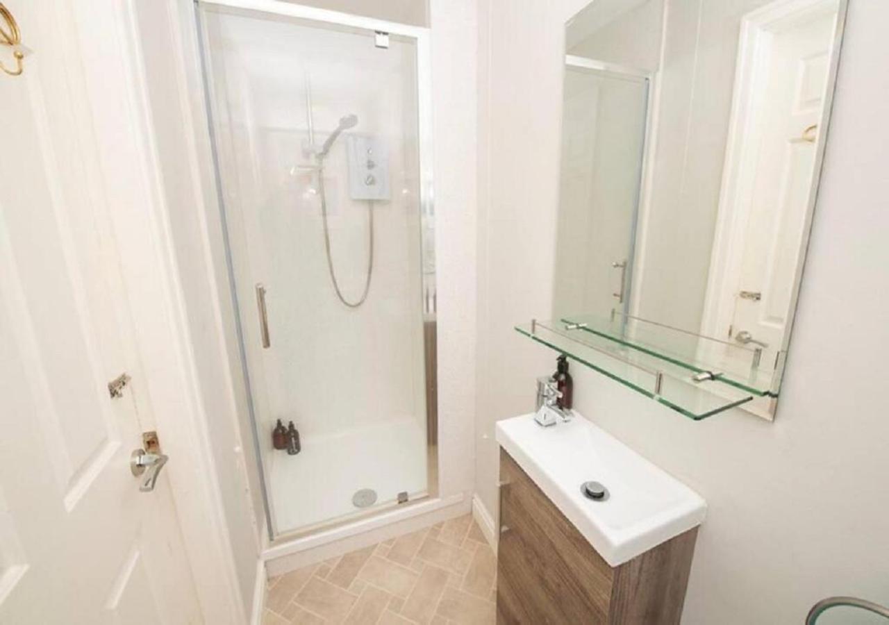 Pelican-Stylish 2-Bed Apartment Close To Beach & Town Scarborough Buitenkant foto