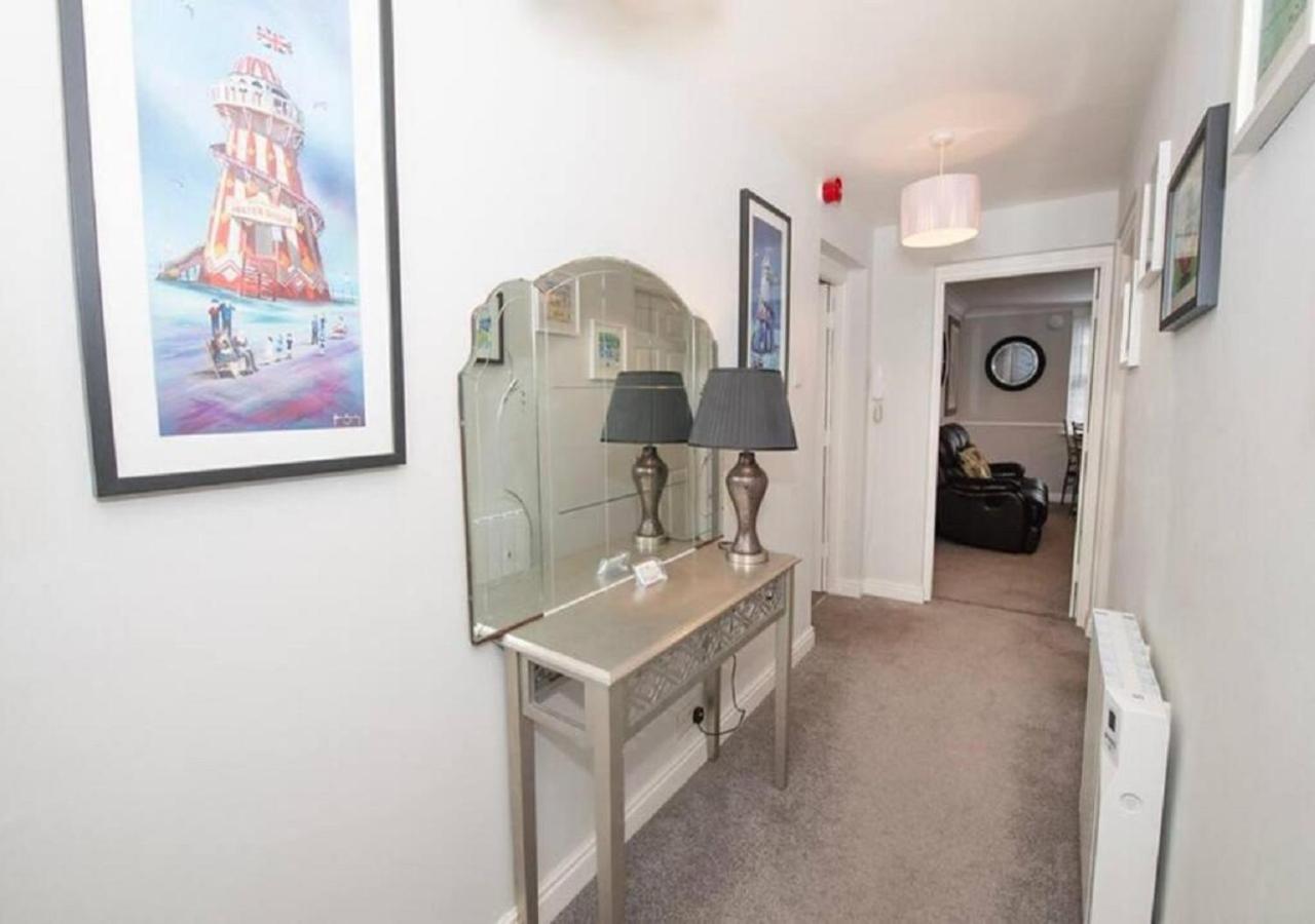 Pelican-Stylish 2-Bed Apartment Close To Beach & Town Scarborough Buitenkant foto