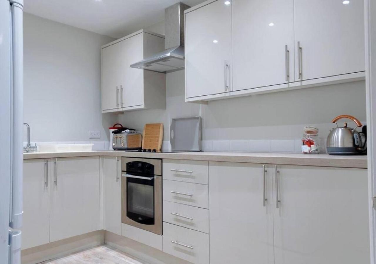 Pelican-Stylish 2-Bed Apartment Close To Beach & Town Scarborough Buitenkant foto