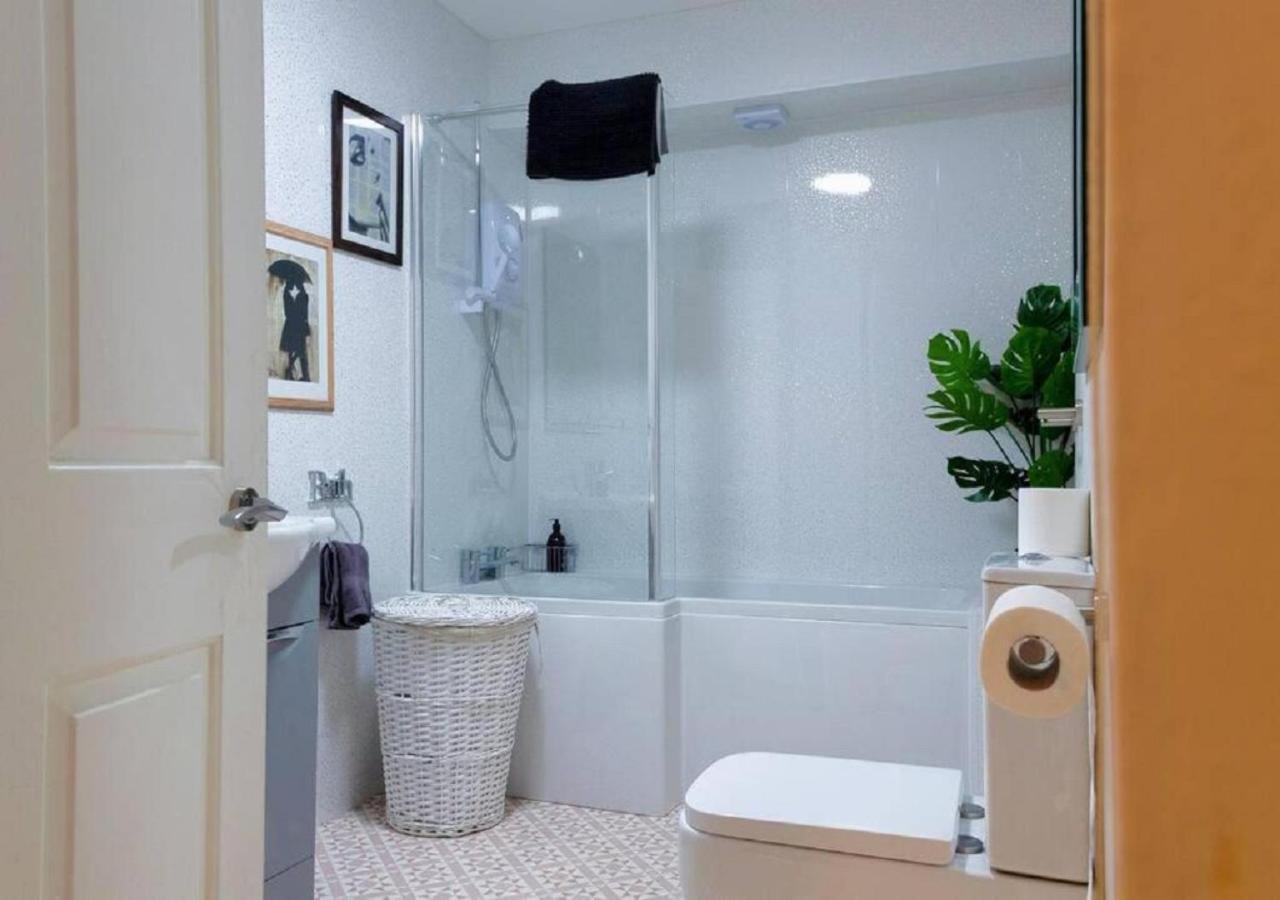 Pelican-Stylish 2-Bed Apartment Close To Beach & Town Scarborough Buitenkant foto