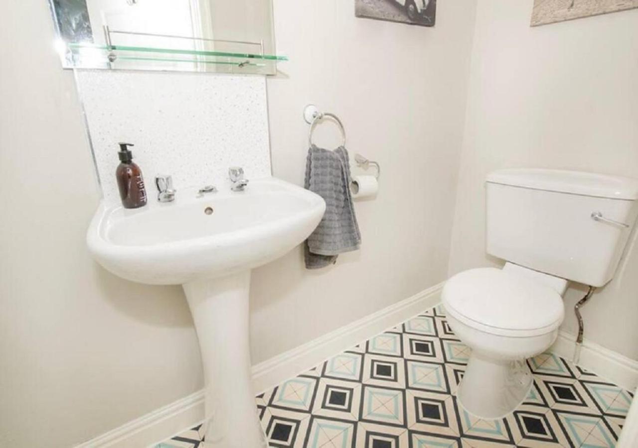 Pelican-Stylish 2-Bed Apartment Close To Beach & Town Scarborough Buitenkant foto