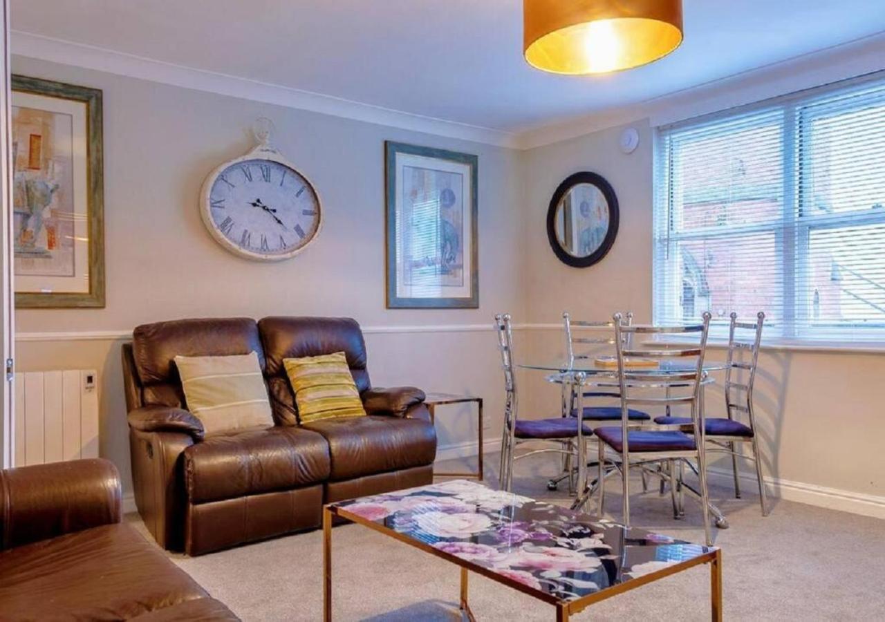 Pelican-Stylish 2-Bed Apartment Close To Beach & Town Scarborough Buitenkant foto