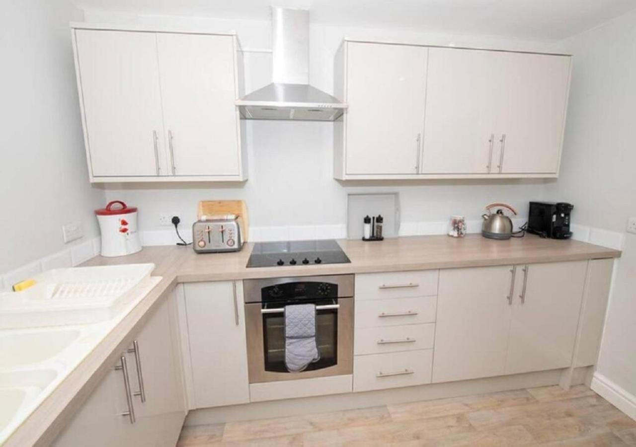 Pelican-Stylish 2-Bed Apartment Close To Beach & Town Scarborough Buitenkant foto
