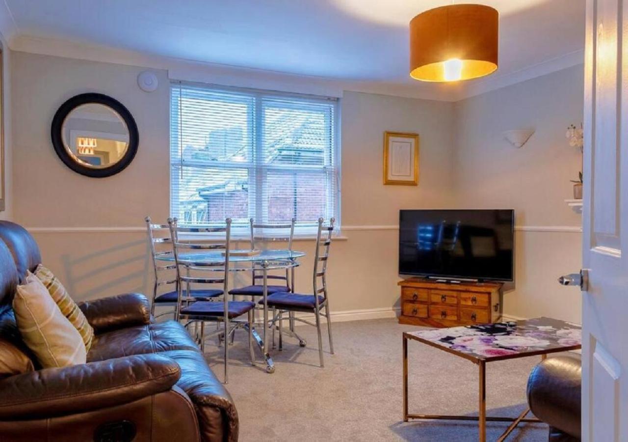 Pelican-Stylish 2-Bed Apartment Close To Beach & Town Scarborough Buitenkant foto